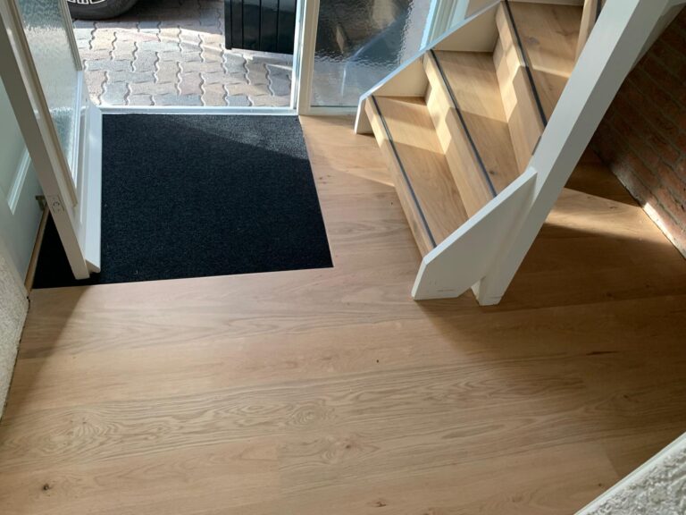 Traprenovatie in Gendt: van open trap naar stijlvol eiken pronkstuk